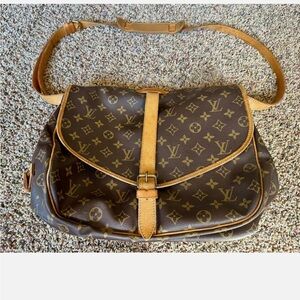 LOUIS VUITTON Saumur